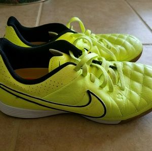 Nike Youth Indoor Soccer Shoes